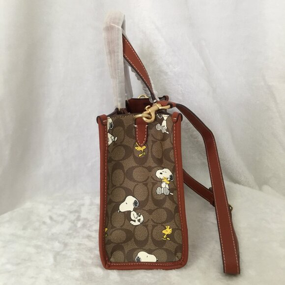 NWT COACH Peanuts Snoopy Tote bag! - Picture 4 of 15